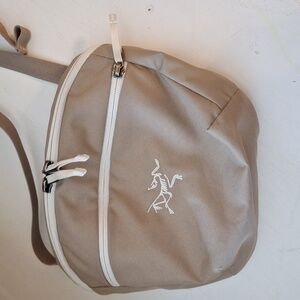 Mantis 2 Beige and White